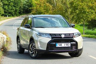 Čtyřkolka s klasickým automatem je zpátky! Suzuki Vitara vrací oblíbenou variantu, kterou navíc koupíte s obří slevou - Garáž.cz